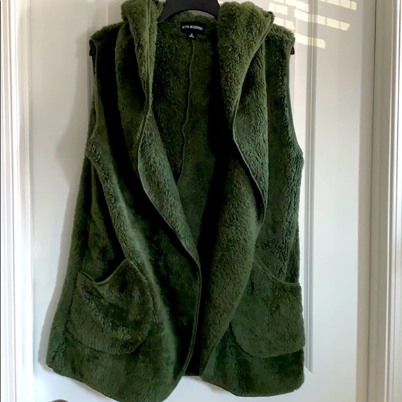Zenana Outfitters Jackets & Blazers - Ultra Soft Teddy Bear Vest - Excellent Condition